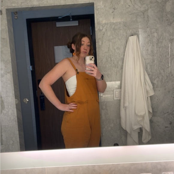 Hailey’s Closet - Picture 7 of 7